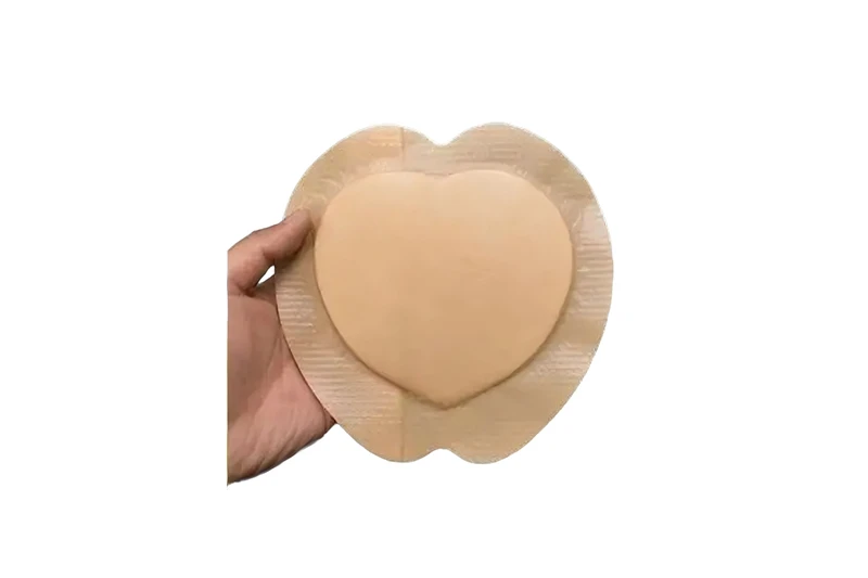 Curativo de espuma de gel de silicone sacral em forma de cora&ccedil;&atilde;o
